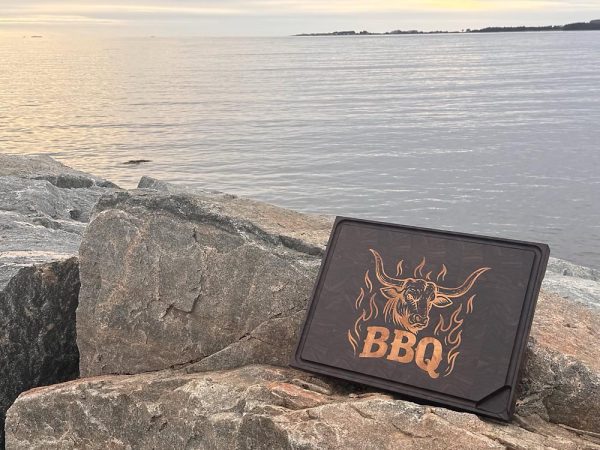 Stor eksklusiv skjærefjøl i valnøtt med innfelt BBQ-motiv - Bilde 5