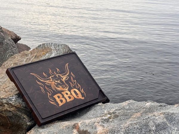Stor eksklusiv skjærefjøl i valnøtt med innfelt BBQ-motiv - Bilde 2