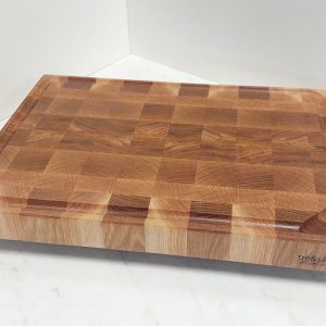 Skjærefjøl i eik endeved med saftrand og skål